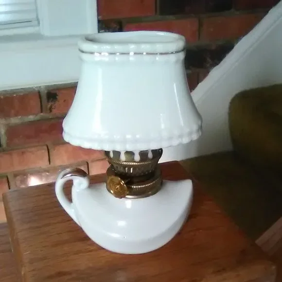 Mini Aladdin Oil Lamp - Picture 4 of 11